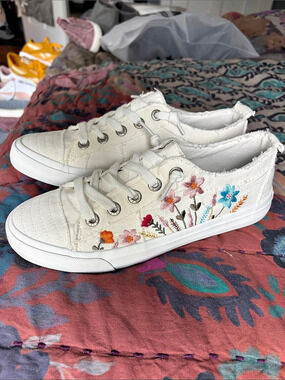 NET BLOWFISH Embroidered Sneakers Floral US 8.5M